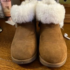 These are juicy c boots size 7 in women’s use up like twice very nice and comfy
